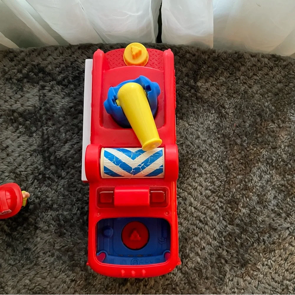 Fisher-Price Little People Helping‎ Others Fire Truck COMPLETE *WORKS*